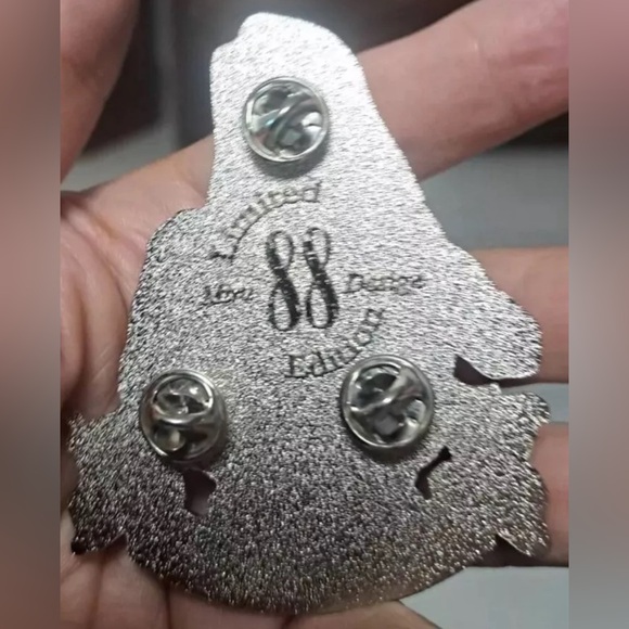 Jessica Rabbit “Once Upon a Dream” LE 88 Fantasy Jumbo pin - Picture 3 of 6